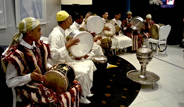 músicos en una boda en marruecos