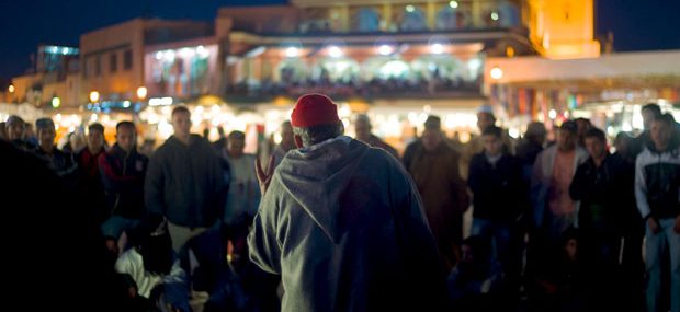 De profesión cuentero el embrujo de los cuentos en Marruecos