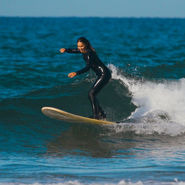 Maryam el Gardoum es cinco veces campeona marroquí de surf
