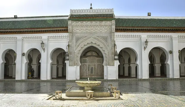 Fez, ¿qué ver? La Mezquita Al Karaouine, fundada en el 859 y ampliada continuamente a lo largo de su historia
