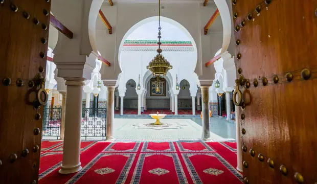 Fez. ¿que visitar? Mausoleo de Mulay Idrís II es uno de los lugares en los que no podremos entrar