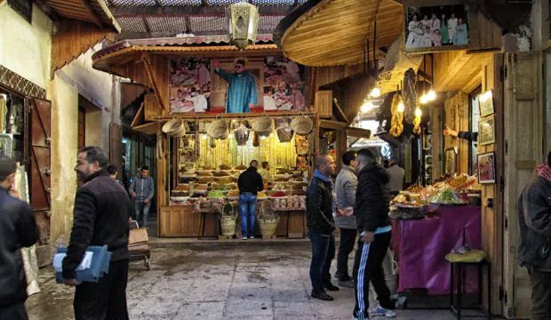 fez, ¿qué visitar? Uno de los lugares más pintorescos es el zoco de frutos secos