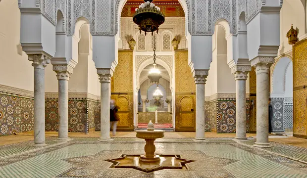 Si buscas que ver en Mequinez Marruecos, debes visitar el Mausoleo de Moulay Ismail