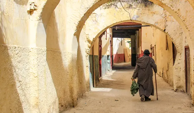 Una vez atravesemos la Bab El Mansour en Meknes Morocco, veremos la medina de Meknes