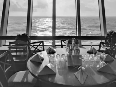 Barco restaurante en Tánger Med