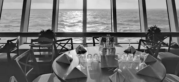 Barco restaurante en Tánger Med