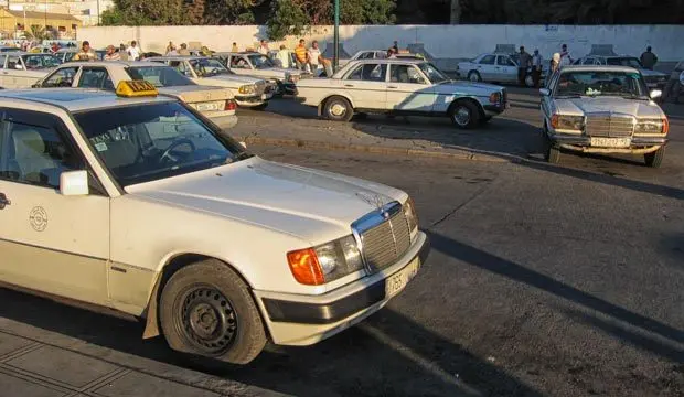 Más de los 40.000 de los 55.000 grand taxis que existen en Marruecos son Mercedes 240D