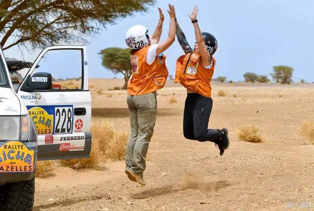 Lo que más me impresiona del Rallye Aïcha des Gazelles 2025 es el espíritu de ayuda mutua y solidaridad entre las mujeres