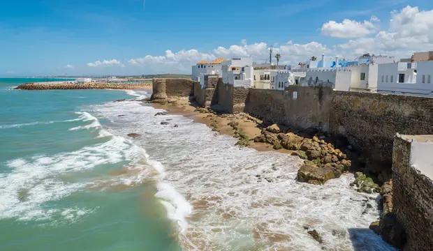 el calor en marruecos es mucho más soportable viajando a Asilah, que dispone de varias playas