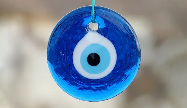 El ojo azul es otro amuleto utilizado para repeler el mal de ojo o ayn